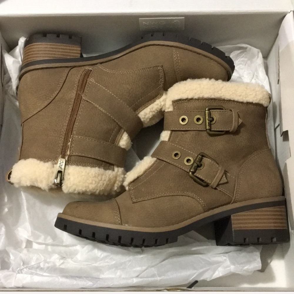 ***SOLD*** Sports Sherpa Booties